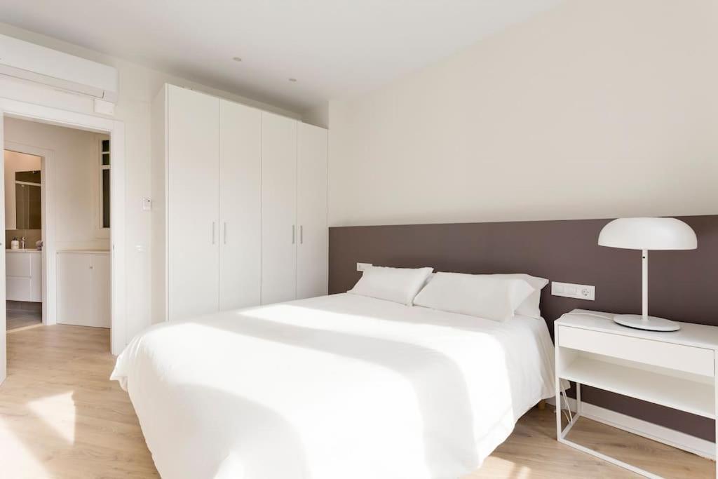Modern And Bright Well Located In Gracia