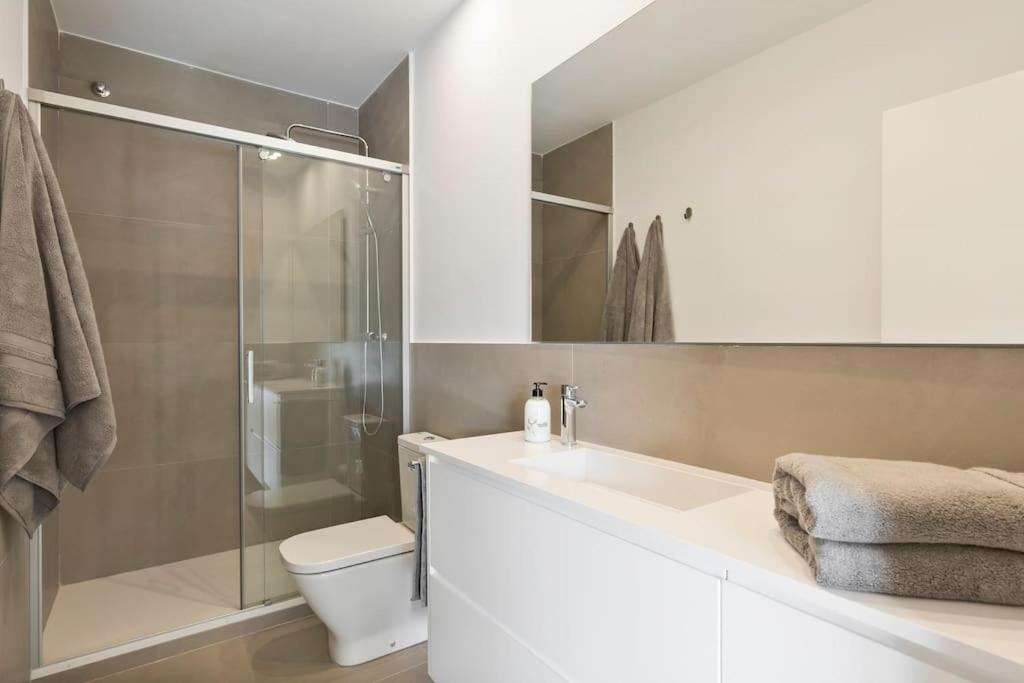 Modern And Bright Well Located In Gracia Appartement Barcelone