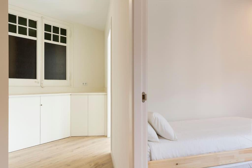 Modern And Bright Well Located In Gracia *