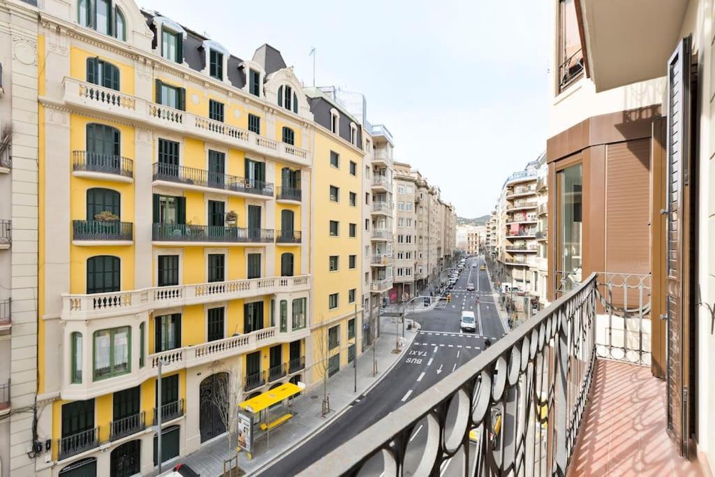 Modern And Bright Well Located In Gracia *