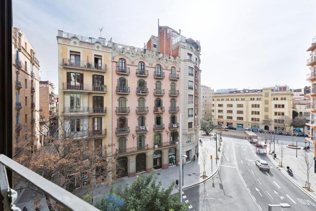 Modern And Bright Well Located In Gracia Appartement Barcelone